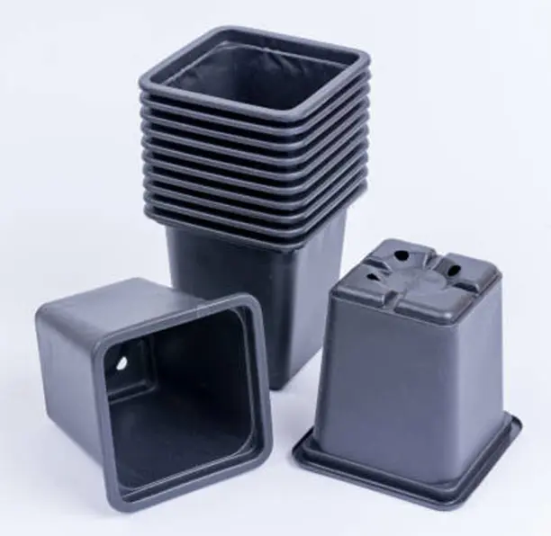 Plastic-Flower-Potved